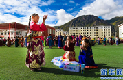 Nearly 10, 000 kids received school supplies in Yushu, Qinghai