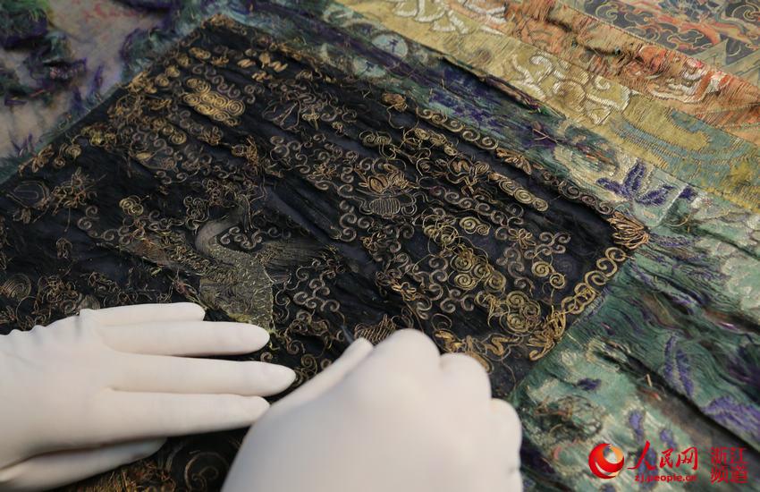 Skilled hands restore history in Hangzhou