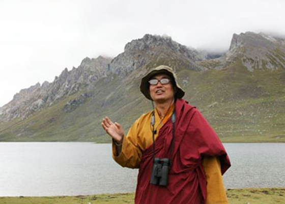 'Snow Leopard Lama' on the Qinghai-Tibet Plateau