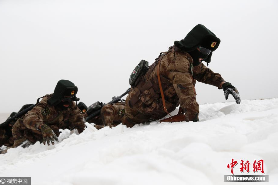 Border patrol soldiers at Ngari, Tibet    