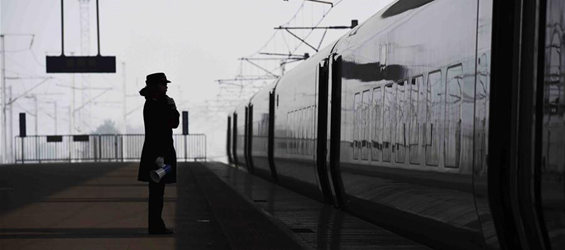 Railway workers still on duty during Spring Festival travel rush in SW China