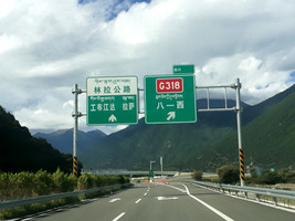 獻(xiàn)禮十九大的西藏“最美高等級公路”