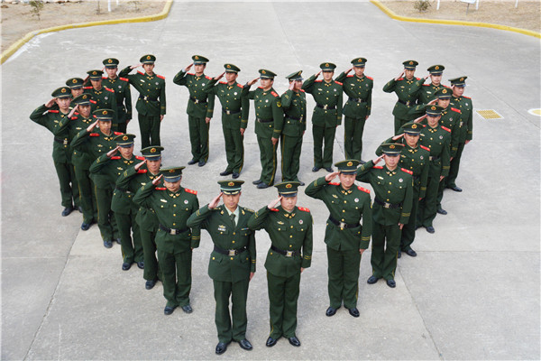 西藏森林武警歡度國慶佳節(jié)