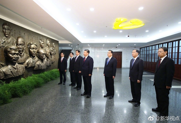 習(xí)近平同中央政治局常委集體瞻仰中共一大會址