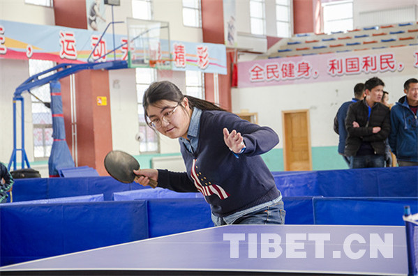 海拔3652米的乒乓球运动闪耀着竞技的魅力