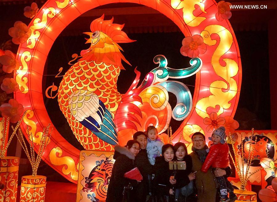 Tourists visit lantern fair at Kaifeng in central China's Henan