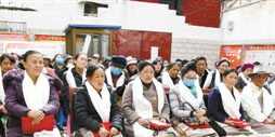 Residents receive dividends from local community, Lhasa