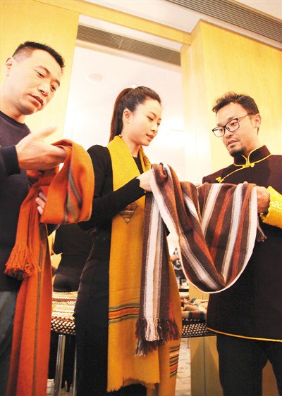 Traditional Tibetan handicrafts exhibited in Beijing