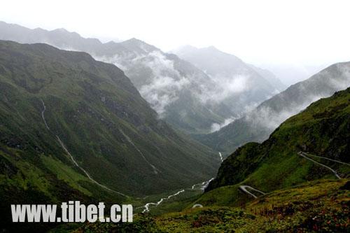 Road to reach last two towns in Tibet