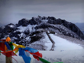 蓝月山谷石卡雪山