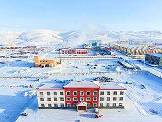 青海玛多县初春雪景