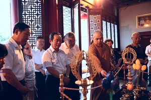 全國(guó)政協(xié)常委朱維群到大興善寺考察調(diào)研