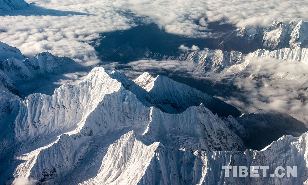 New air route links Shanghai, Xi'an, Shigatse 