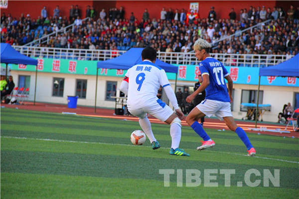 西藏首支职业足球俱乐部队主场3:1获胜有望挺