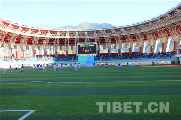 西藏首支职业足球俱乐部队主场3:1获胜有望挺