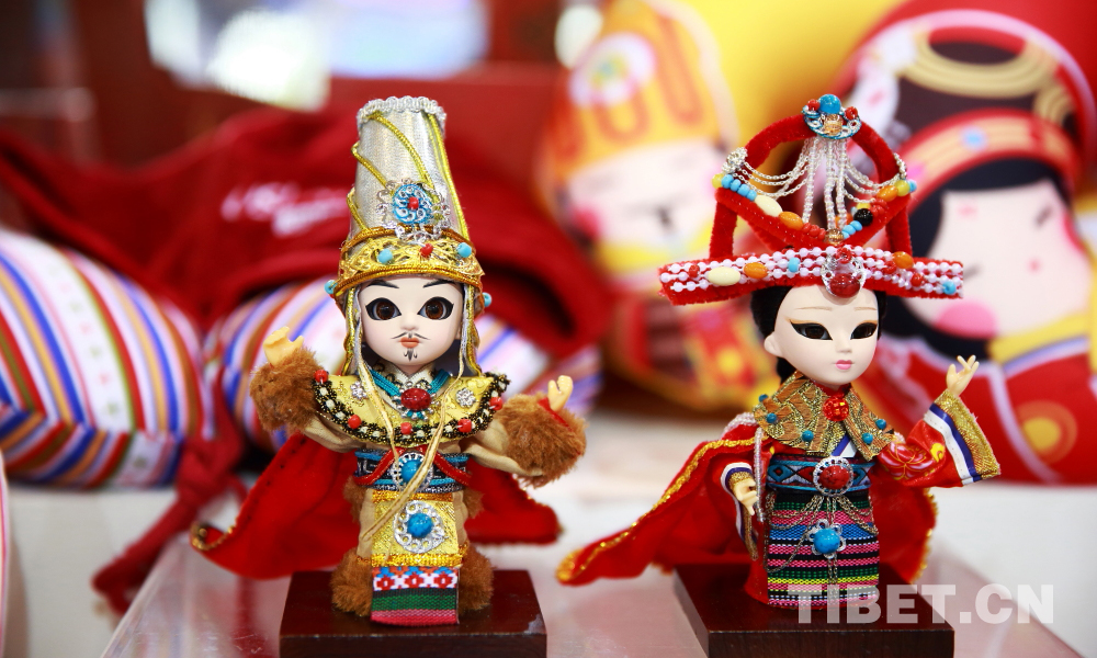 300 kinds of Tibetan products debuted on the cultural & creative industry expo