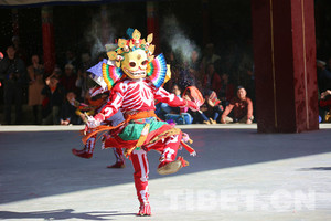 扎什倫布寺舉行“寺莫?dú)J波”跳神節(jié)