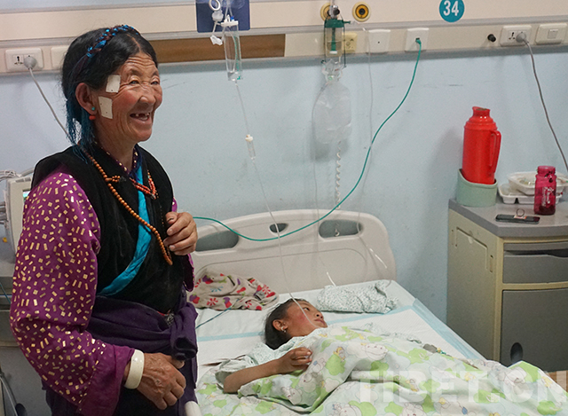光彩事业指导中心一行在北京华信医院看望西藏