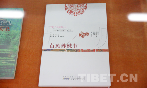 土家族总人口_...全县总人口54万人,其中以土家族为主的少数民族人口占72%,农村