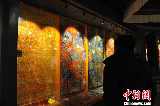 Tibetische Ethnische Teppichmesse Bildergalerien China Tibet Online