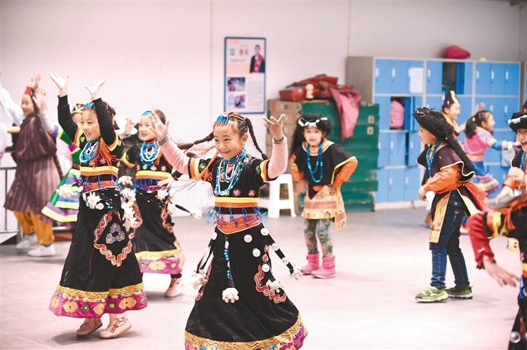 How children spend their winter holiday in Tibet?