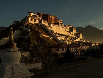 西藏布达拉宫迎新年第一缕阳光