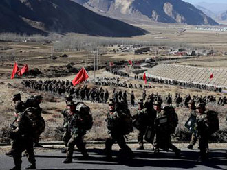 武警西藏总队开展冬季野营拉练