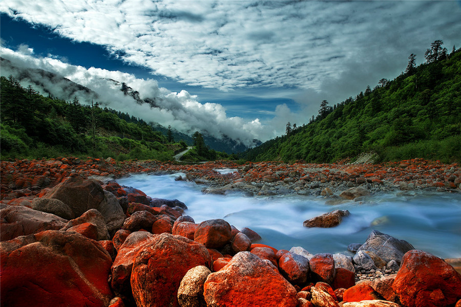 New expressway spurs tourism growth at Hailuogou national park