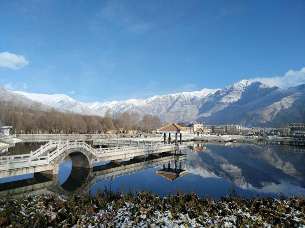 Snow scenery of Lhasa at the beginning of the year