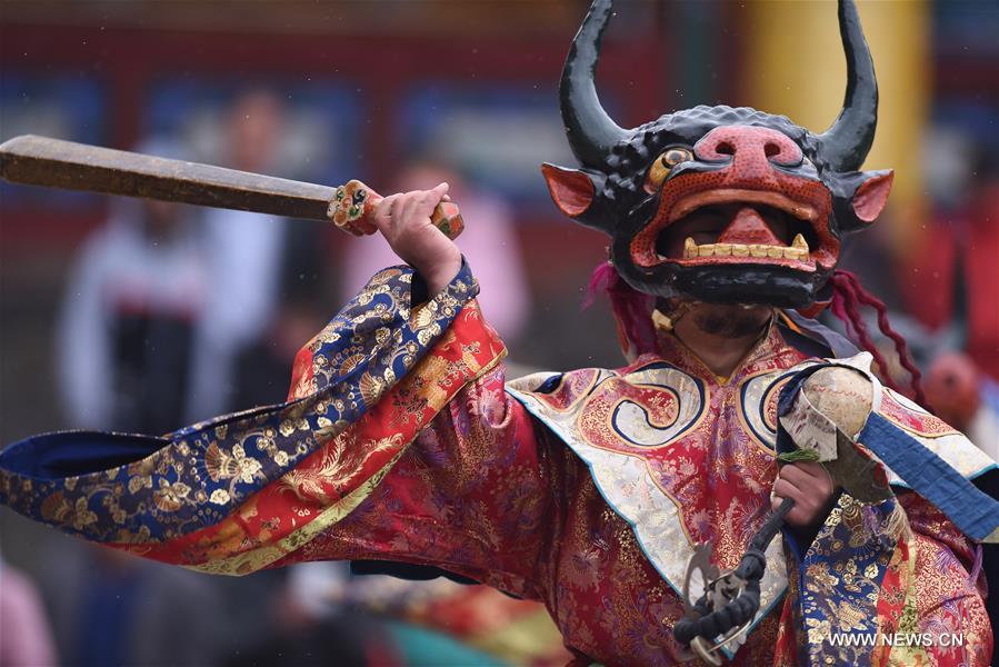 Folk arts booming in Tibet