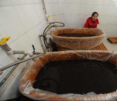 Rising foreign patients accept Tibetan medicated baths