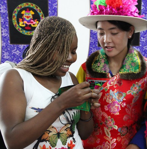 Folk handicrafts of northwest China come to Tanzania
