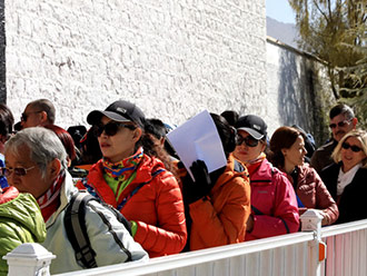 布达拉宫每日接待游客逾三千人