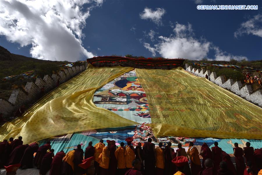 Jährliches Buddha Thangka-Ritual veranstaltet Jährliches Buddha Thangka-Ritual veranstaltet