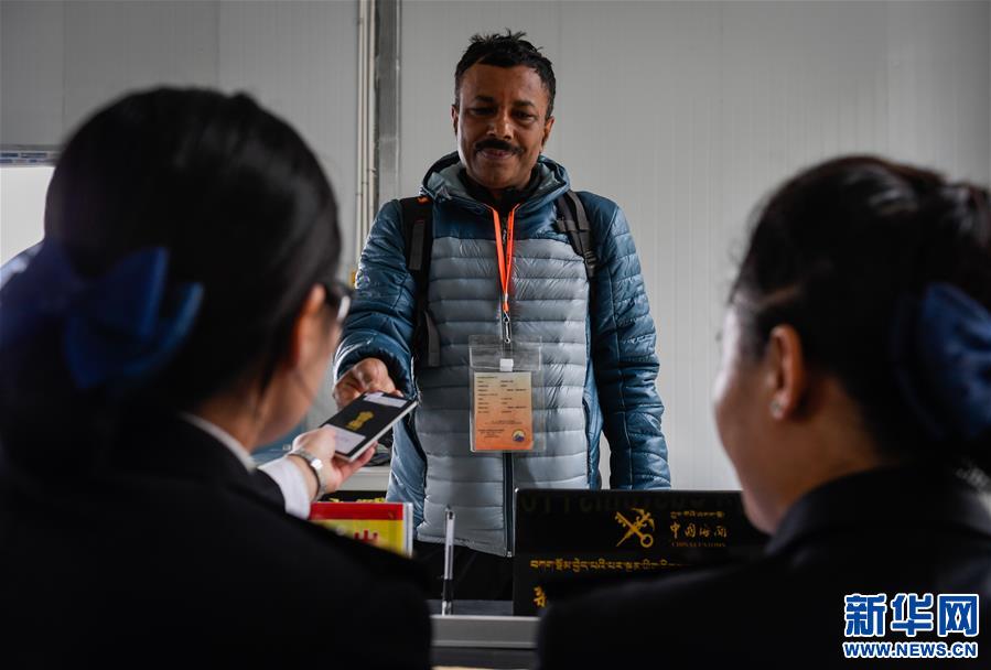 Gebirgspass Nathu La in China empfängt erste indische Pilger