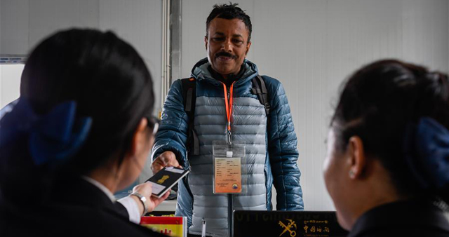 Gebirgspass Nathu La in China empfängt erste indische Pilger