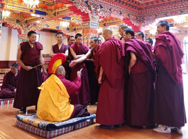 Studentenaufnahme des buddhistischen Institutes für tibetische Sprache 2018 beendet