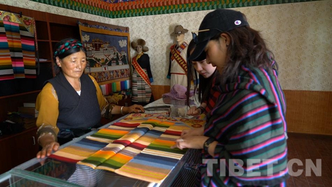 邦典——藏族女性腰间的彩虹