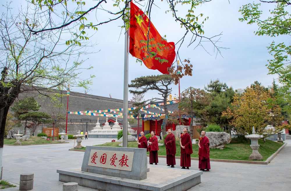 藏传佛教界深切悼念抗击新冠肺炎疫情斗争牺牲烈士和逝世同胞