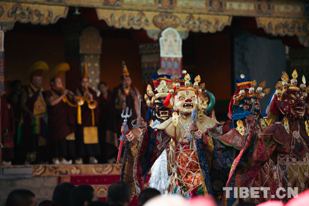 扎什伦布寺举行“跳神”活动，为众生祈福