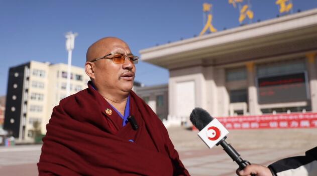 甘肃甘南藏族自治州碌曲县人大代表尕藏加木措：为碌曲县的发展成就深感自豪