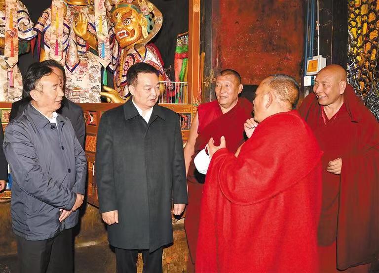 王君正在甘丹寺、小昭寺調研時強調 深入貫徹黨的宗教工作基本方針 積極推進藏傳佛教中國化 引導藏傳佛教與社會主義社會相適應