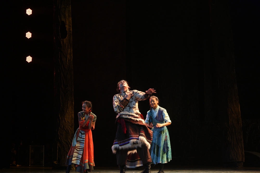 舞剧《信-党的光辉照边疆》首次在西藏山南公演