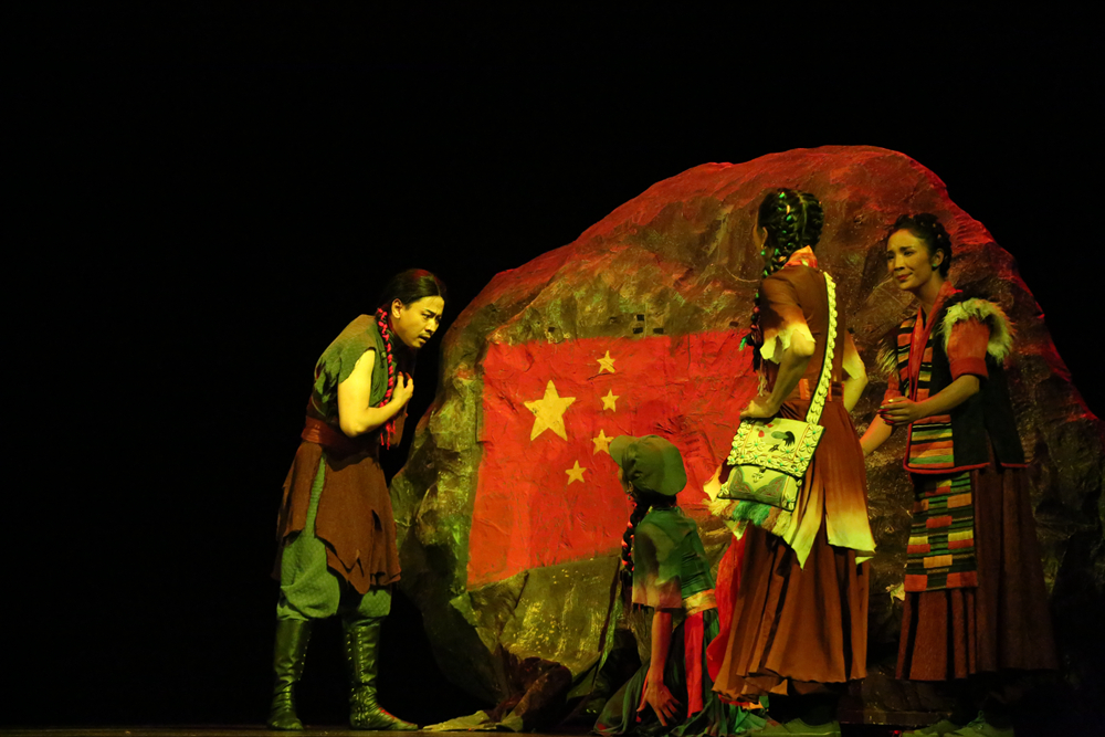 家是玉麦 国是中国——首届西藏文化艺术节开幕大剧《天边格桑花》上演