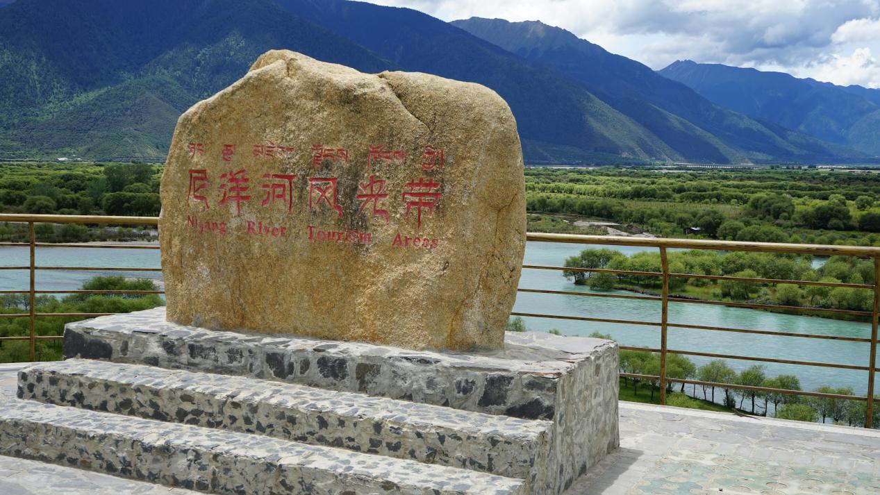 「总书记西藏行一周年系列——雅尼湿地的无限风光」