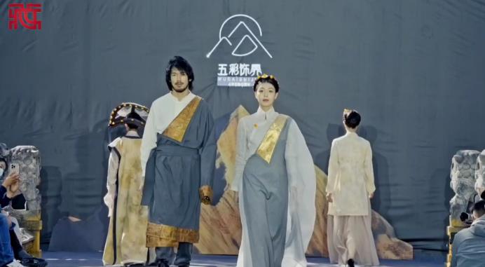 五彩饰界：让西藏日喀则服饰更显时尚之美