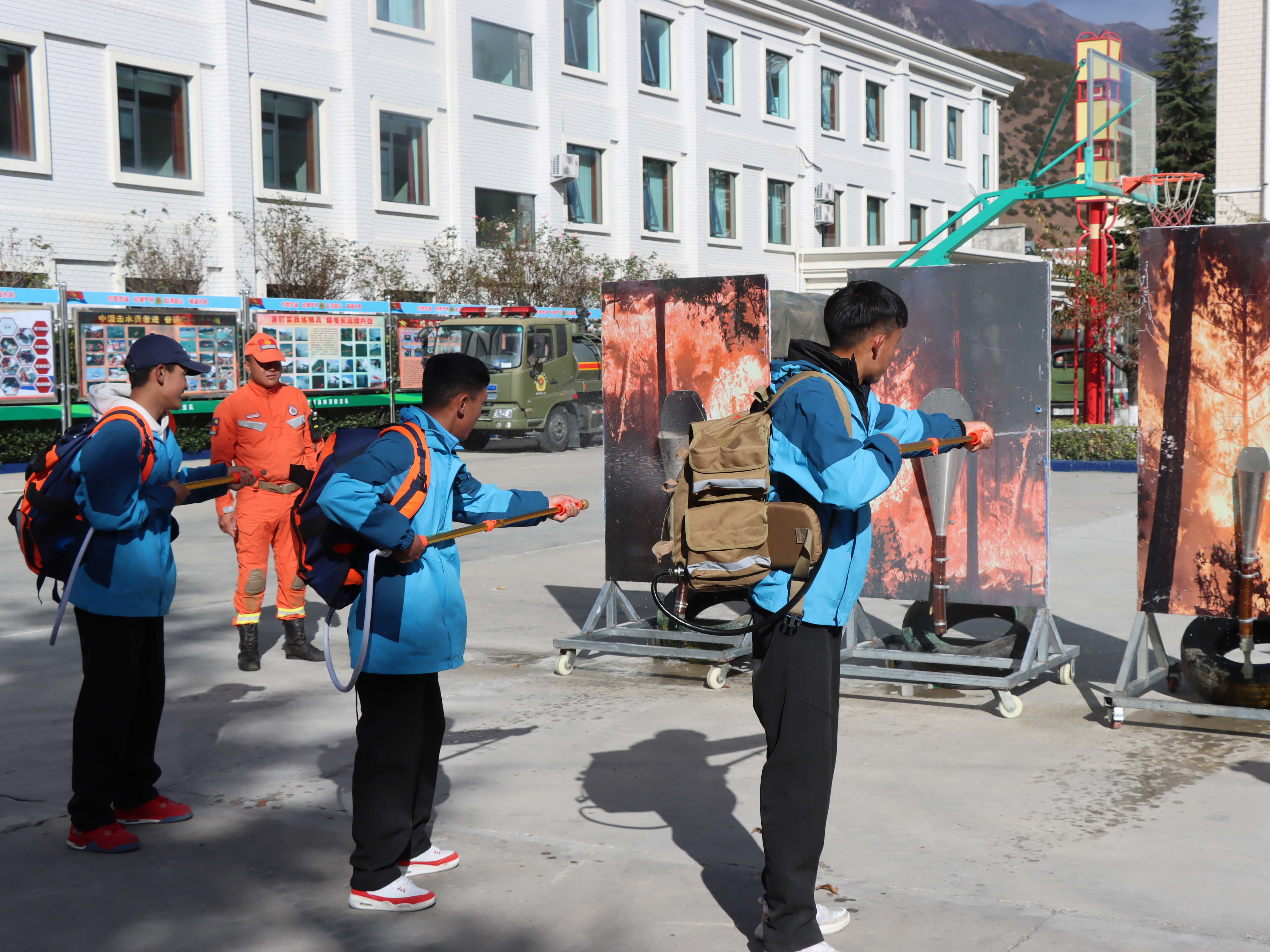 西藏林芝市“防火万里行、宣教到基层”活动正式启动