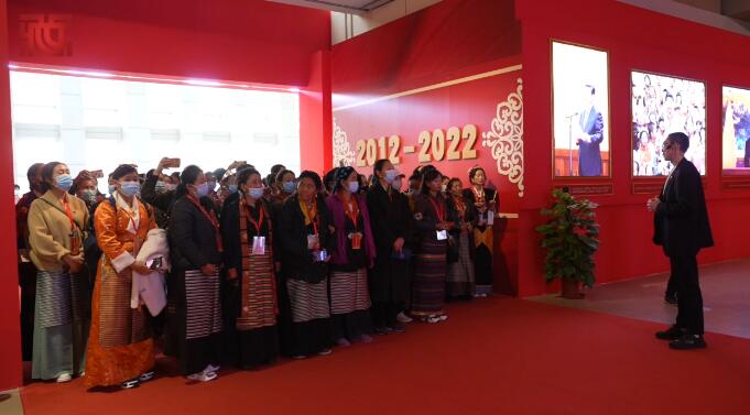 “2023年西藏基层妇联干部赴京学习参观团”全体成员走进中国妇女儿童博物馆