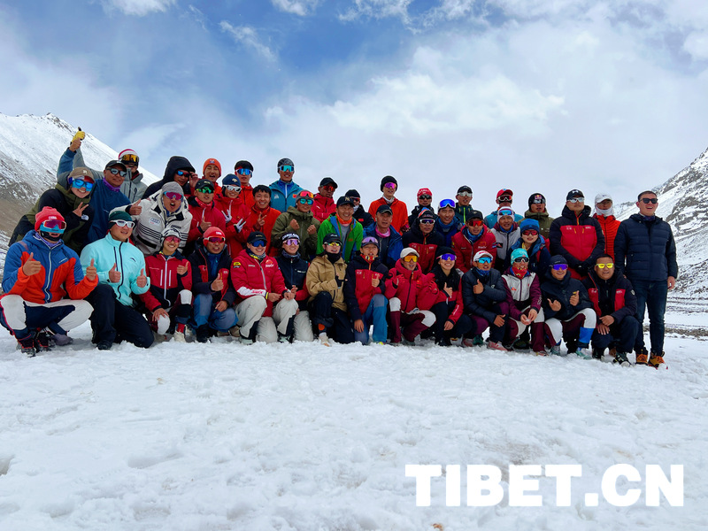 西藏当雄：海拔5000米以上的滑雪运动