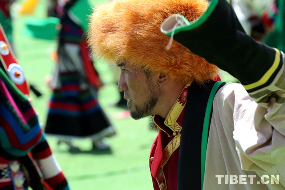 图看西藏那曲2023恰青赛马节暨第二届“乡村振兴 那曲奋进”活动——开幕式文艺演出